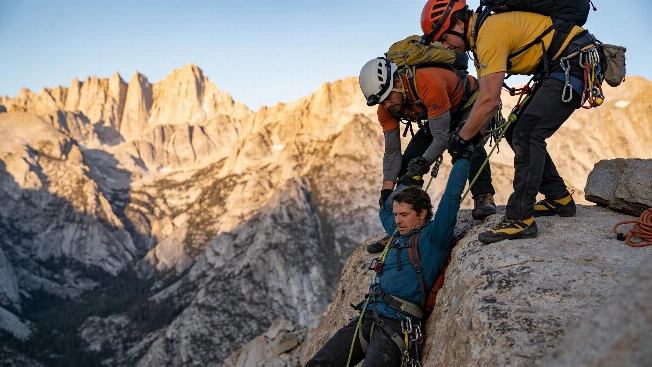 Volunteer Team Rescues Stranded Climber Near Mammoth Lakes, California Farmington Voice